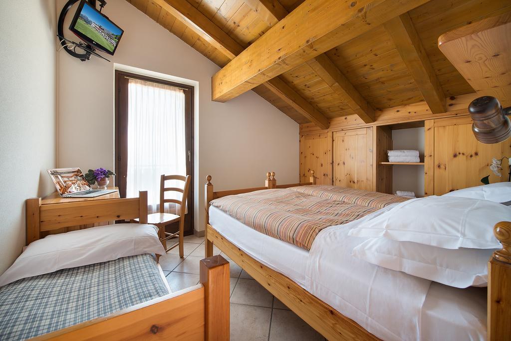 Hotel Gallo Cedrone Valdisotto Zimmer foto